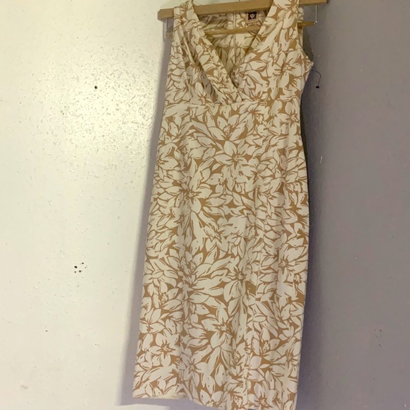 Pre loved dresses - Picture 2 of 7